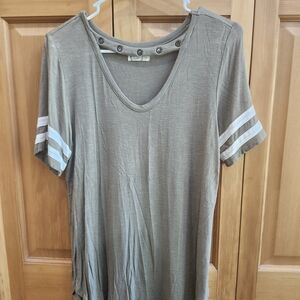 Maurices Gray and Green Cuffed Sleeve Short Sleeve Tee